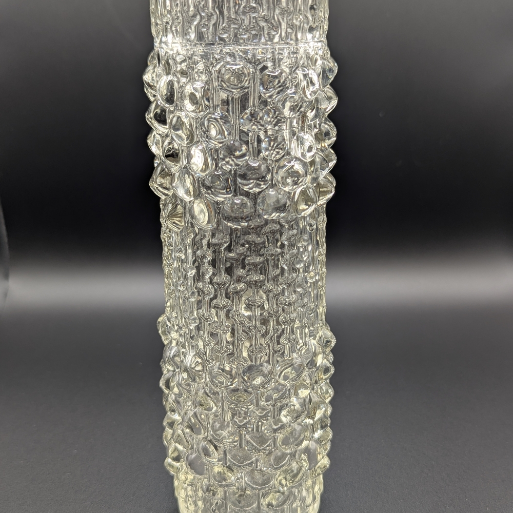 Elegant Clear Glass Vase - Picture 11 of 12